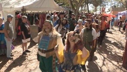 Piratas, hadas, bufones y caballeros se dan cita en el festival renacentista de Florida