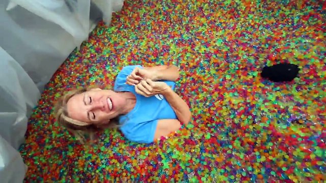 BOUNCE HOUSE SLIDE INTO 2 MILLION ORBEEZ