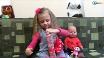 ✔ Кукла Беби Борн и Ярослава открывают подарок от Крестного папы / Doll Baby Born with Yaroslava ✔