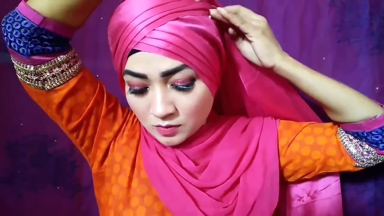 Hijab Style with Neckpiece