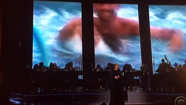 L'hommage émouvant de Adèle à George Michael aux Grammy Awards