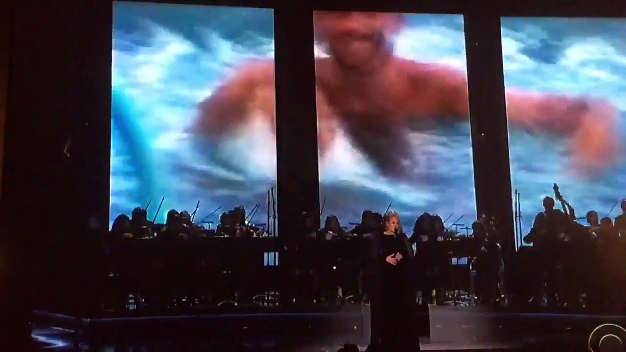 L'hommage émouvant de Adèle à George Michael aux Grammy Awards