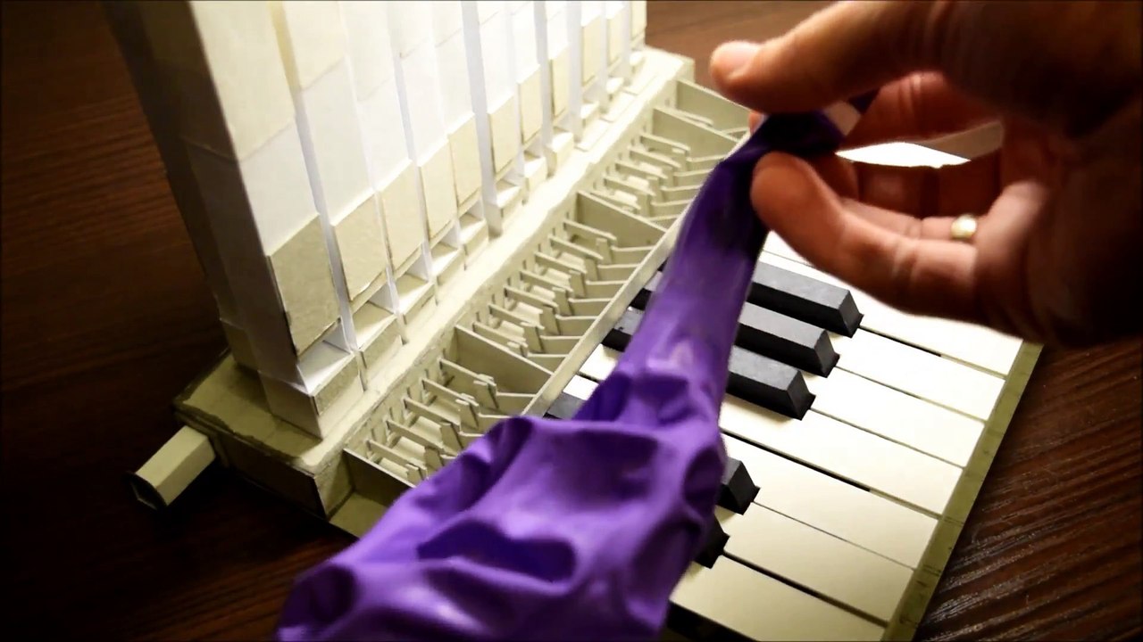 Un orgue entièrement fait de papier et carton !