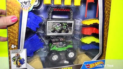 Monster Jam Crash & Carry Arena! Hot Wheels Monster Truck Grave Digger Splits Van and Flattens Cars