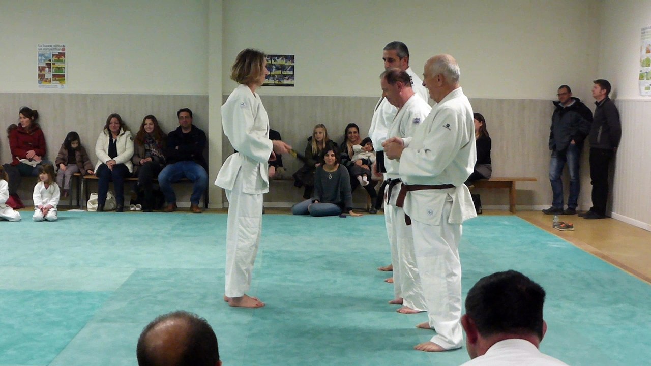 Remise de la ceinture noire à Isabelle Bournat