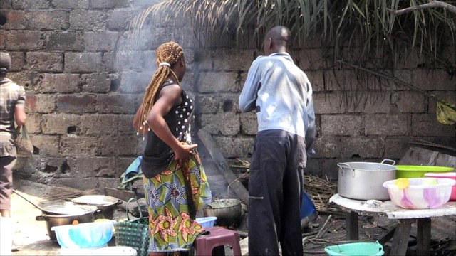 RDC: les malewa, des gargotes de rue, font recette à Kinshasa