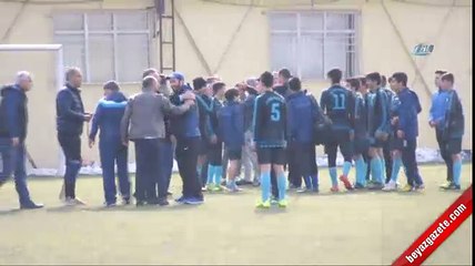 Futbol sahasında uçan tekme ve yumruklar konuştu