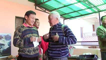 Népal: un alpiniste veut être le plus âgé à escalader l'Everest