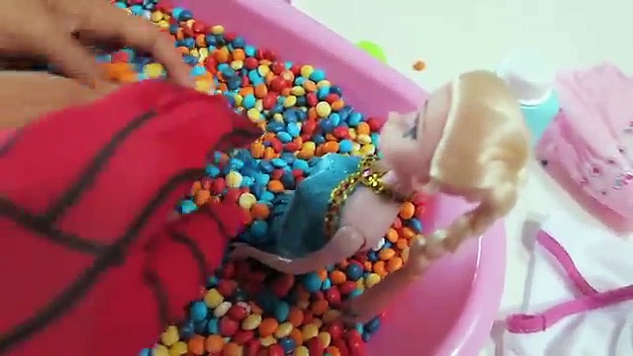 PREGNANT FROZEN ELSA SPIDERMAN SUPERHEROCAR DANCE! w/ Bad Baby Pink Spidergirl Maleficent! Fun IRL