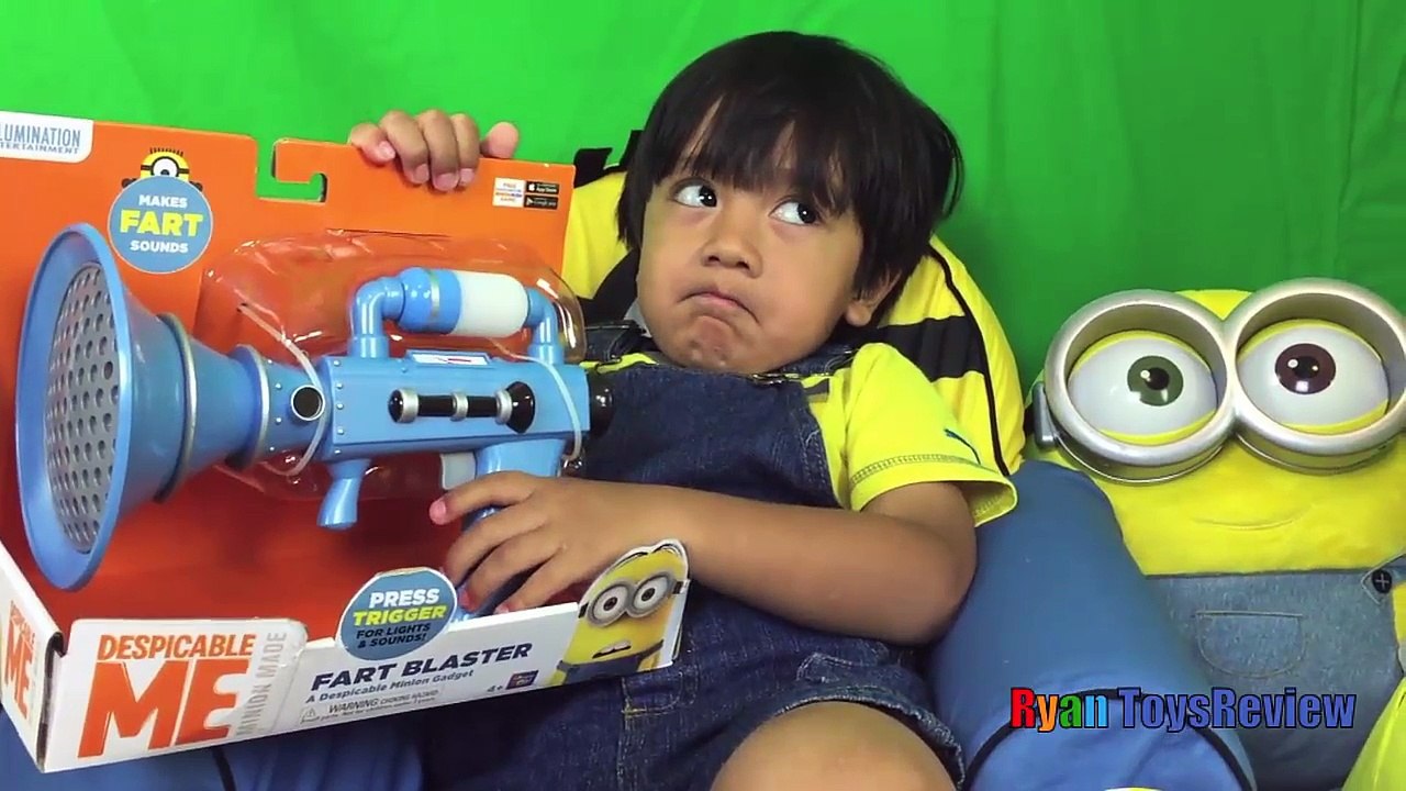 Giant egg surprise subordinate Despicable Me toys kids video review
