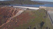 Casi 200.000 evacuados en California por daños en la presa Oroville