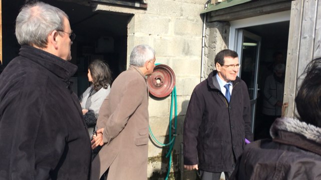 Hervé Morin en visite au Gaec d'Antain à Saint-Come-du-Mont (50)