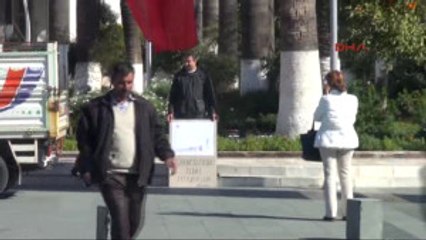 Muğla Işini Isteyen Öğretmen Tekrar Eyleme Başladı