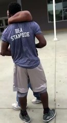 Dans ce lycée un agent de sécurité se fait violemment retourner par un lycéen