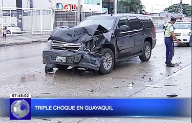 Triple choque en Guayaquil