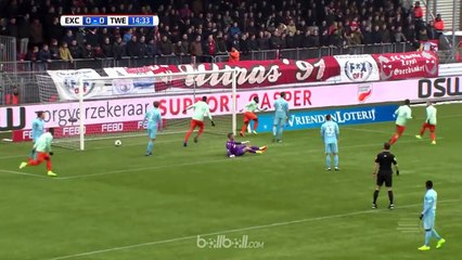 Thủ môn chọn vị trí rơi bóng tốt đấy :v còn bắt đư...