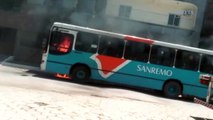 Ônibus Sanremo pega fogo