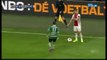 Mau exemplo! Jogador do Ajax usa contusão de companheiro para enganar adversário