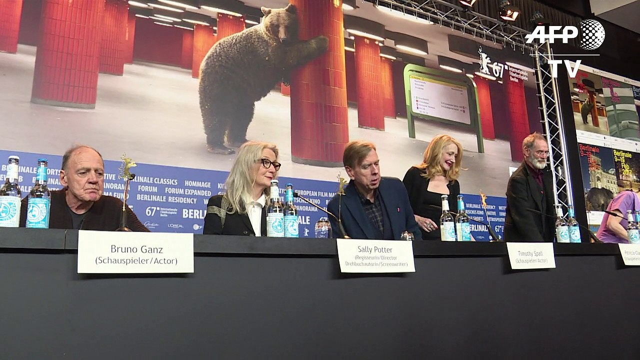 'The Party'-Regisseurin Potter nimmt Linksliberale aufs Korn