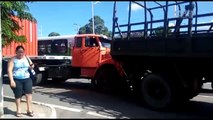 Acidente na BR 101 envolvendo caminhão da marinha