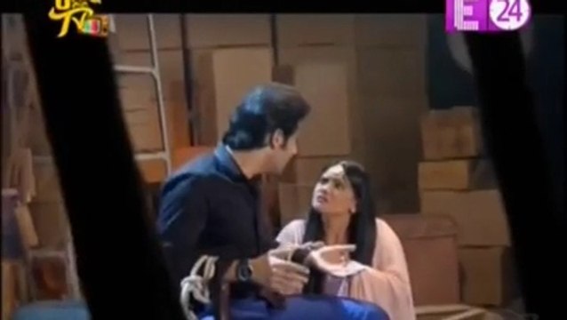 Kasam Tere Pyar Ki 14/ FEB 2017- MALAIKA NE RISHI KO KYA KIDNAP TANUJA BE PHANS GYI