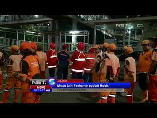 Izin Berlaku Habis, Papan Reklame di Jembatan Penyebrangan Senen Dibongkar - NET5
