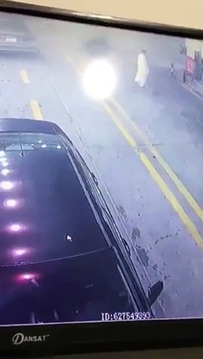 ذكاء زوجة .. يحبط محاولة سرقة سيارة زوجها في محطة وقود ب الخبر