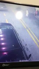 ذكاء زوجة .. يحبط محاولة سرقة سيارة زوجها في محطة وقود ب الخبر