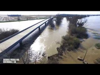 Tải video: Tens of Thousands Evacuated Because of Damaged Spillway