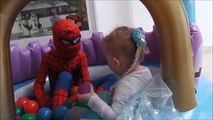 SPIDERMAN & FROZEN ELSA in LOVE! Spiderman Kisses Frozen Elsa Super Heroes Fun Real Life Movie!