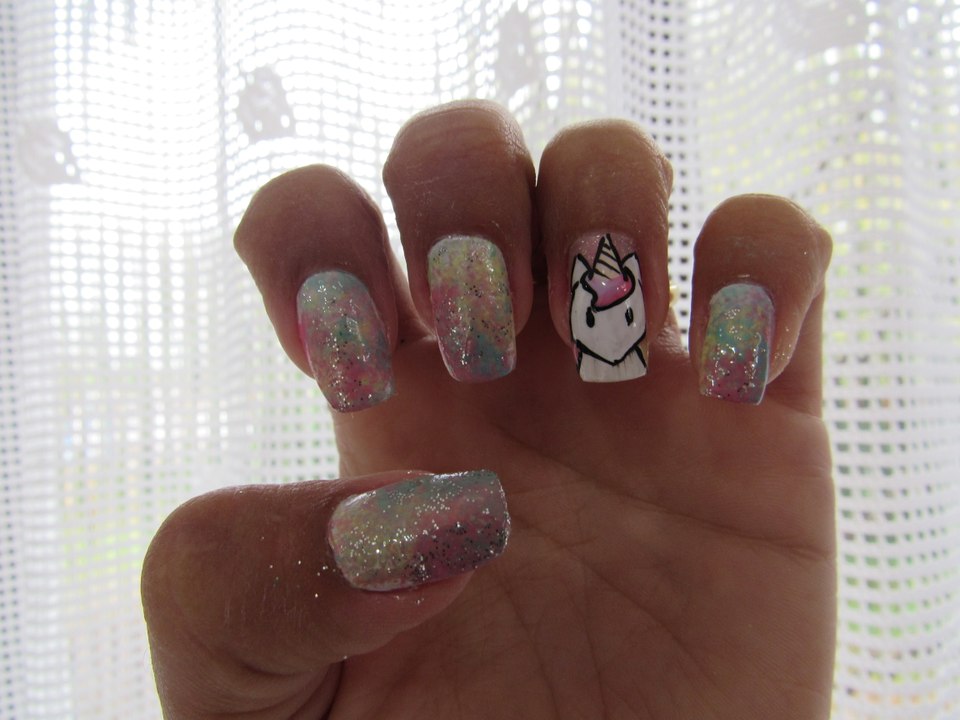 Unhas Decoradas Degradê com Unicórnio | Wivye