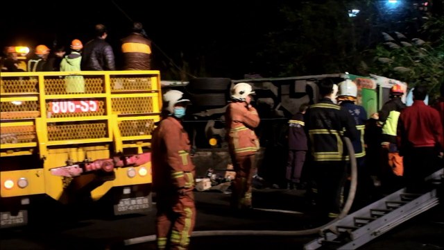 Acidente de ônibus deixa 32 mortos em Taiwan