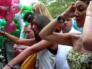 Elle, je l'aime @ Techno Parade 2007