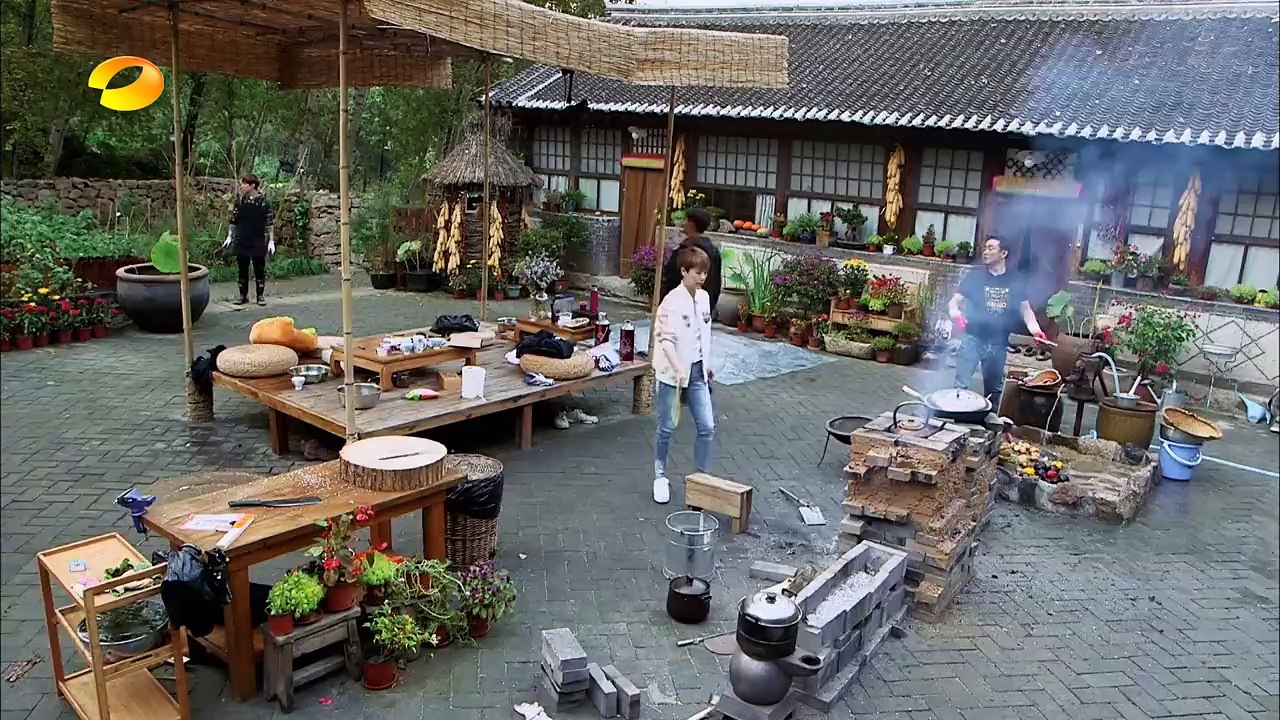 《向往的生活》精彩看点 -“黑暗厨神”海清超强破坏力惊呆李解 黄磊休假失败秒打脸 Happy Life Recap【湖南卫视官方频道】-mrO58SwO1n0