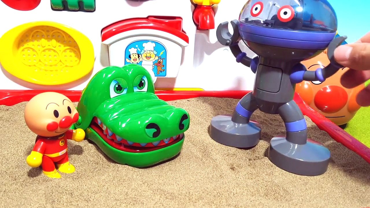 アンパンマン アニメおもちゃ すなばであそぼう どこでも砂場で砂遊び 番犬ガオガオで対決 勝負に勝つのはどっちかな？ 頑張れバイキンマン Anpanman Toy-ww9bjbelQdg
