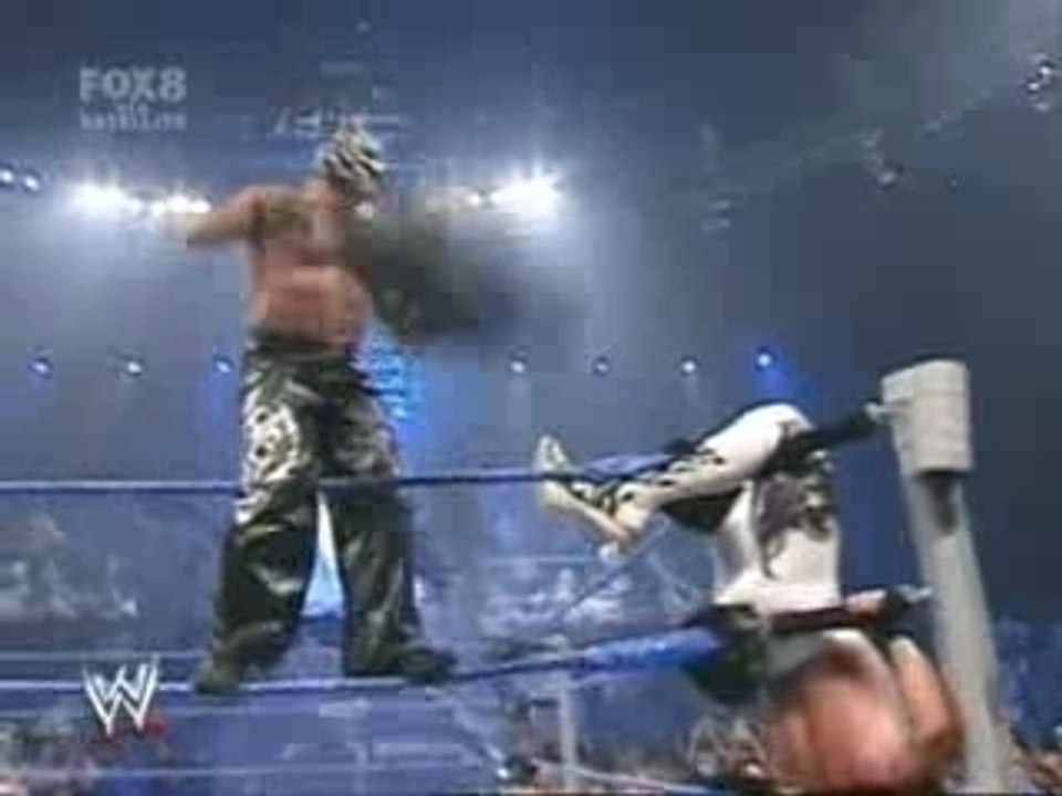 Rey Mysterio Détruit Chavo