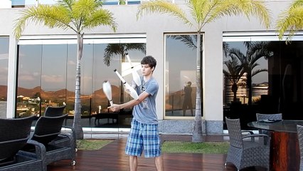 Il se filme pendant 1 an à Jongler dans sa maison de rêve en Californie