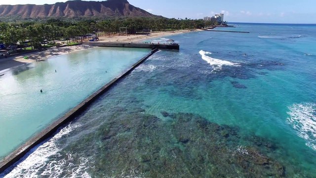 Hawaii filmé en 4K par un drone... ça fait rêver !! Vacances !