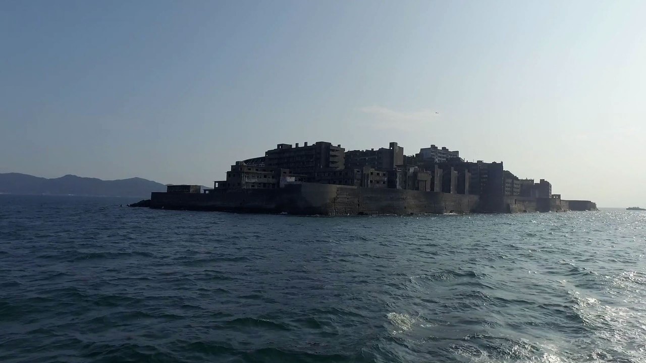 Japon: une île fantôme fait face à son passé trouble