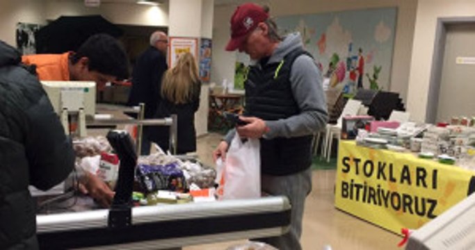 Galatasaray Teknik Direktörü Riekerink, Veda Partisi İçin Alışveriş Yaptı