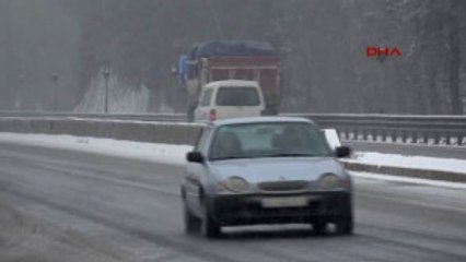 Bolu Dağı'nda Kar Ulaşımı Yavaşlattı