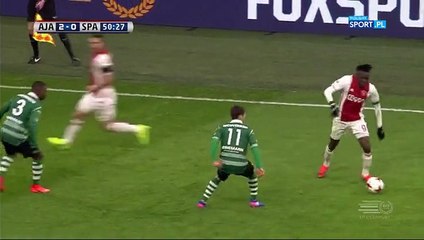 Le geste antisportif de Joël Veltman (Ajax) qui fait semblant de s’arrêter pendant la blessure d’un coéquipier