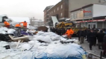 Ağrı'da Sebze Pazarının Enkazı Kaldırılıyor