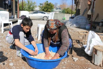 Köy Muhtarı Aşılama Çalışmasıyla Tavuk Ölümlerini Önledi