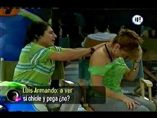 Luis Armando masaje a Marifer