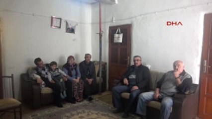 Arhavi'de Hes Evlerin Duvarlarını Çatlattı, Tavanlarda Çökmeler Başladı