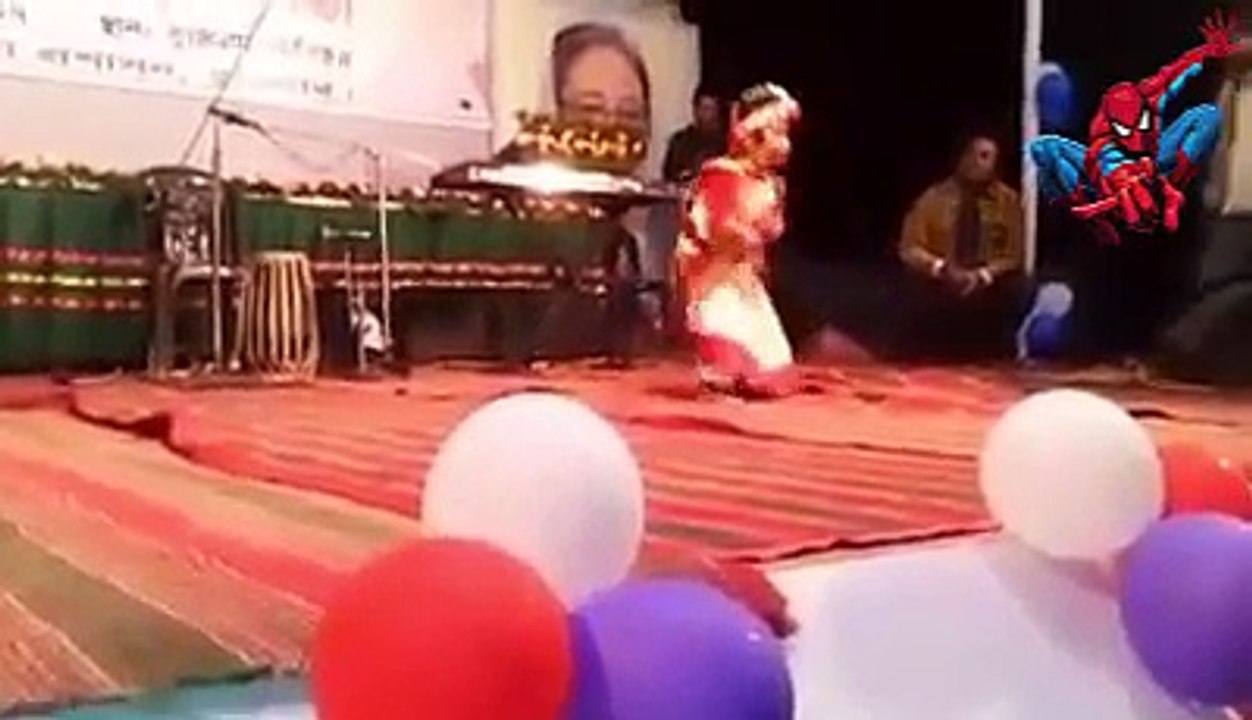 দেখুন চার বছরের বাচ্চার অসাধারন নৃত্য ।