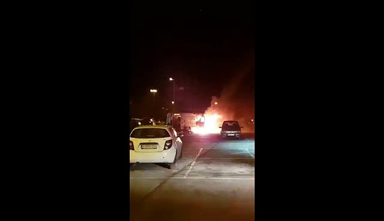 Camionnette en feu à Waterloo