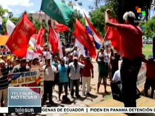 Скачать видео: Campesinos de Paraguay exigen la dimisión del pdte. Horacio Cartes