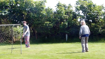 World's worst ever badminton match!